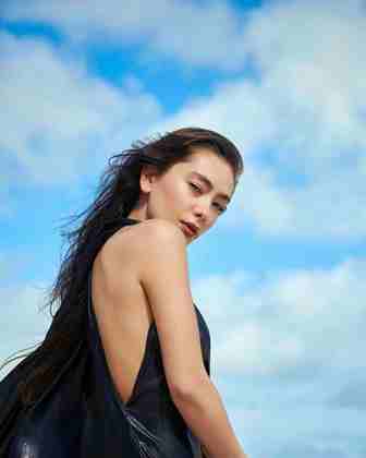 Neslihan Atagül Amerika'nın 'Hola' dergisine ikinci kez kapak oldu