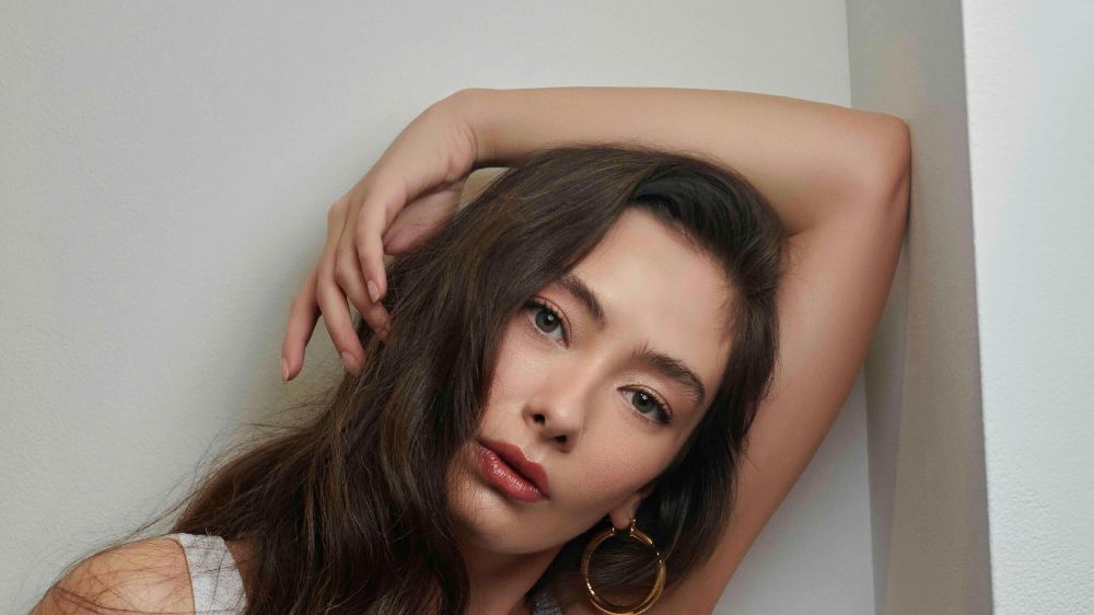 Neslihan Atagül Amerika'nın 'Hola' dergisine ikinci kez kapak oldu