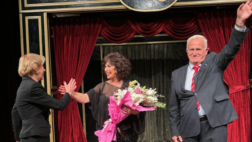 'Nilgün Belgün’le Aşk ve Komedi' Türk Böbrek Vakfı yararına sahnelendi!