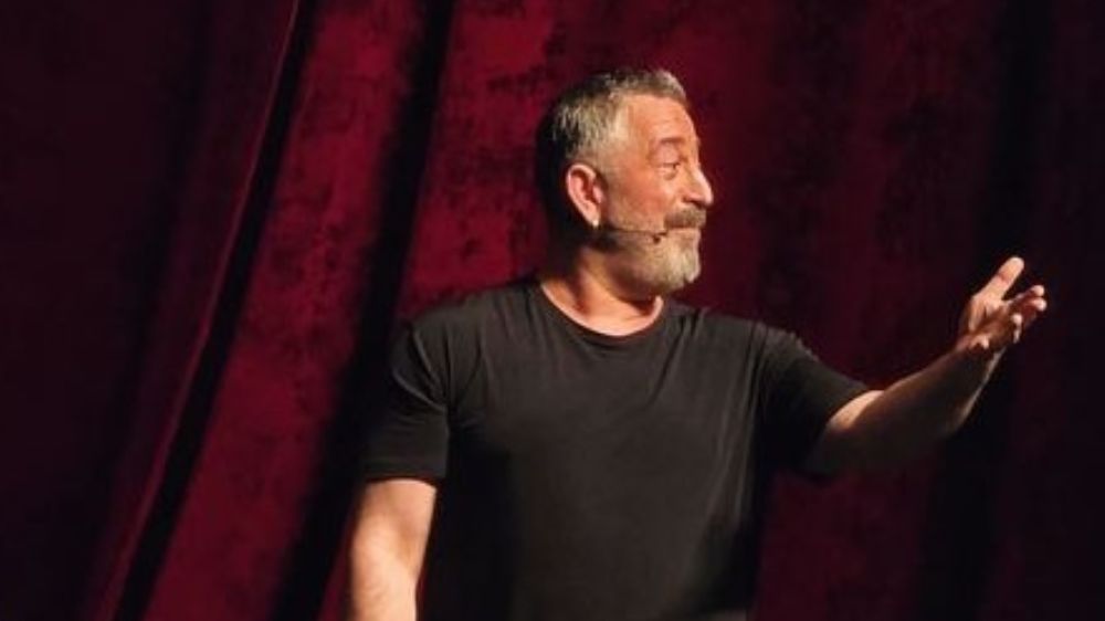 Paylaşımı eski sevgilisi Serenay Sarıkaya'ya gönderme olarak iddia edilen Cem Yılmaz'dan açıklama geldi!