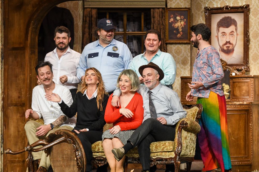 “Şaşırt Beni” Bostancı Gösteri Merkezi’nde güldürmeye devam edecek