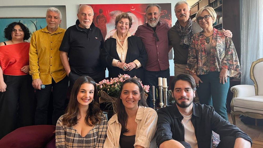 Tiyatronun usta isimleri prömiyerleri öncesi bir araya geldi