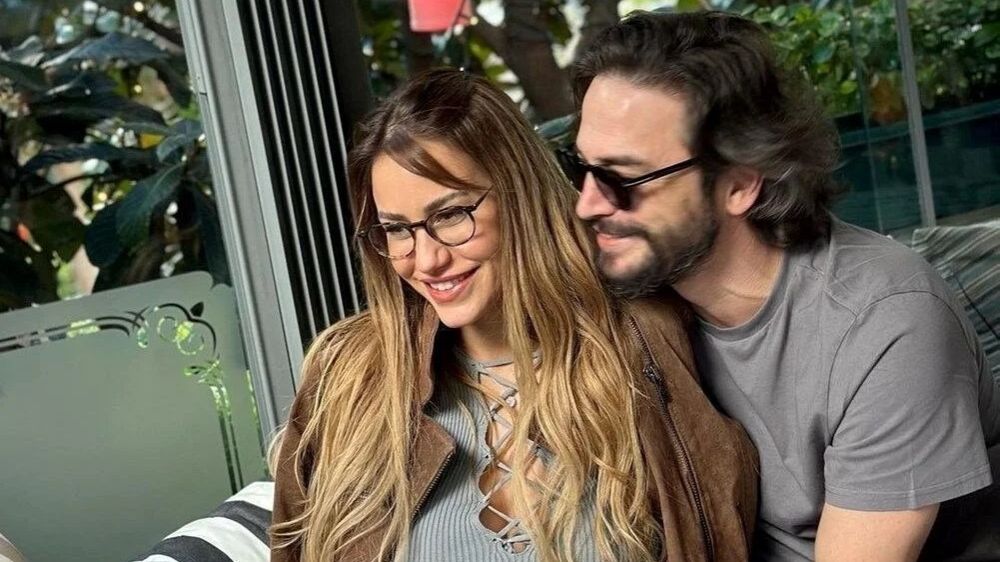 Ünlü çift Ahmet Kural-Çağla Gizem Şahin bebeklerini kucağına aldı