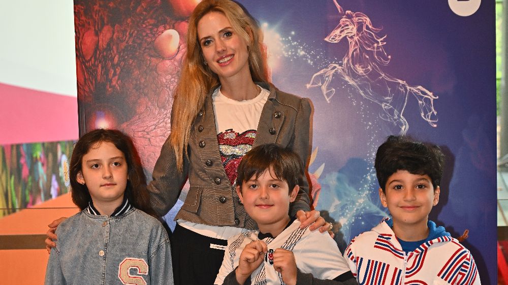 Ünlü isimler çocuklarıyla unutulmaz bir şov izledi