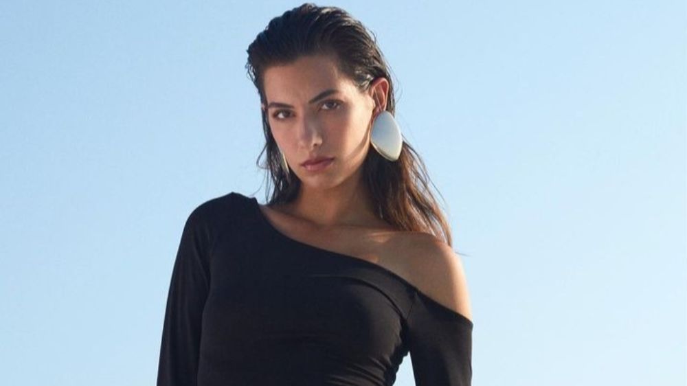 Ünlü model Buse İskenderoğlu üstsüz fotoğrafını paylaştı