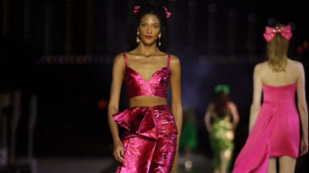 adL Night Zoom x Mert Aslan 10. yıl özel defilesi bol yıldızlı muhteşem bir gece ile kutlandı 