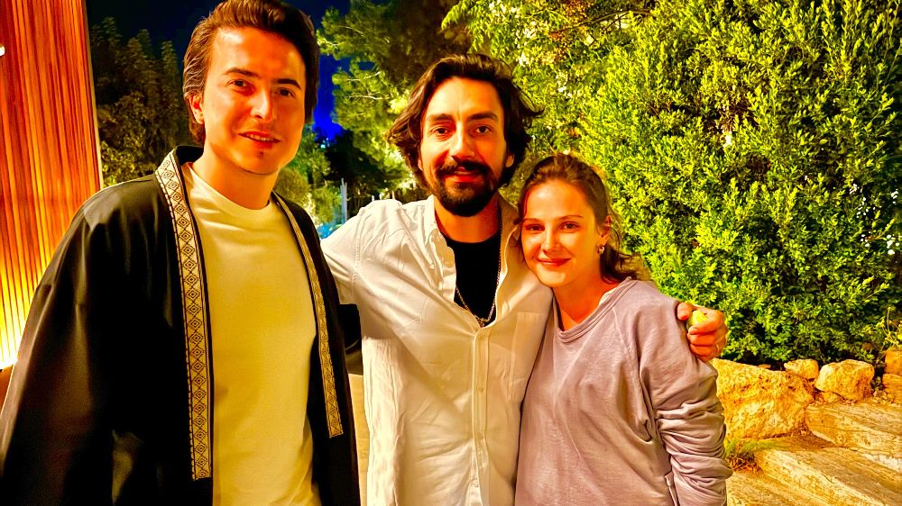  Alina Boz ile Umut Evirgen, tatil sezonunu açtı