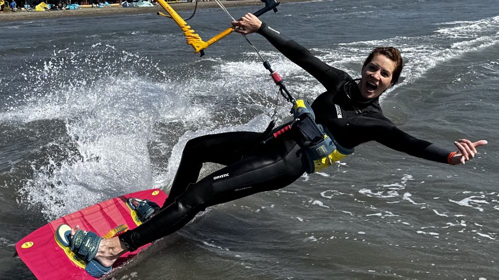 Ayça Varlıer deniz ve kitesurf sezonunu açtı