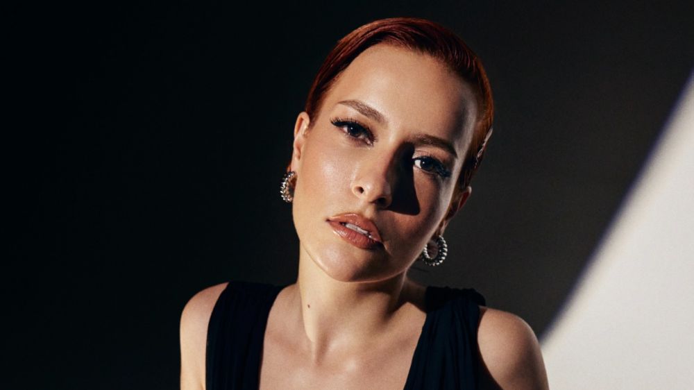 Dicle Olcay’ın sesinden ‘Kanasın’