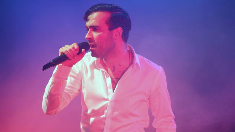  Mert Demir bir haftada 6 ilde konser verdi