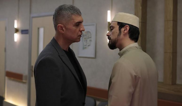 Mert Yazıcıoğlu'ndan Özcan Deniz'e övgü dolu sözler