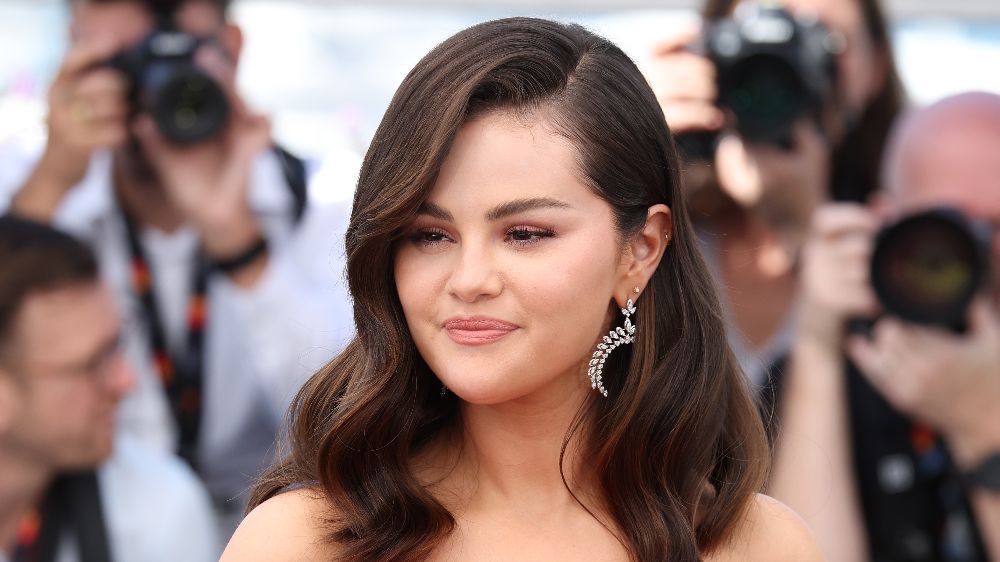 Selena Gomez Cannes Film Festivali'nde göz kamaştırdı
