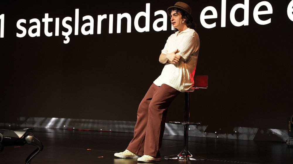 Sergen Deveci Vodafone Zirvesi’nde espriyi patlattı