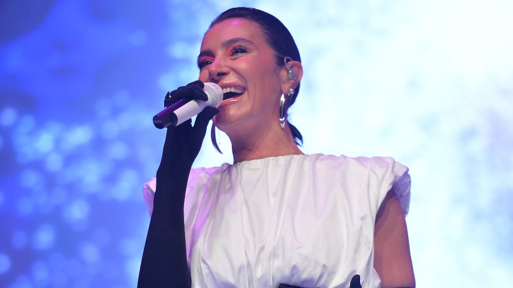 Sıla Harbiye'ye seyirci korosu ile başladı