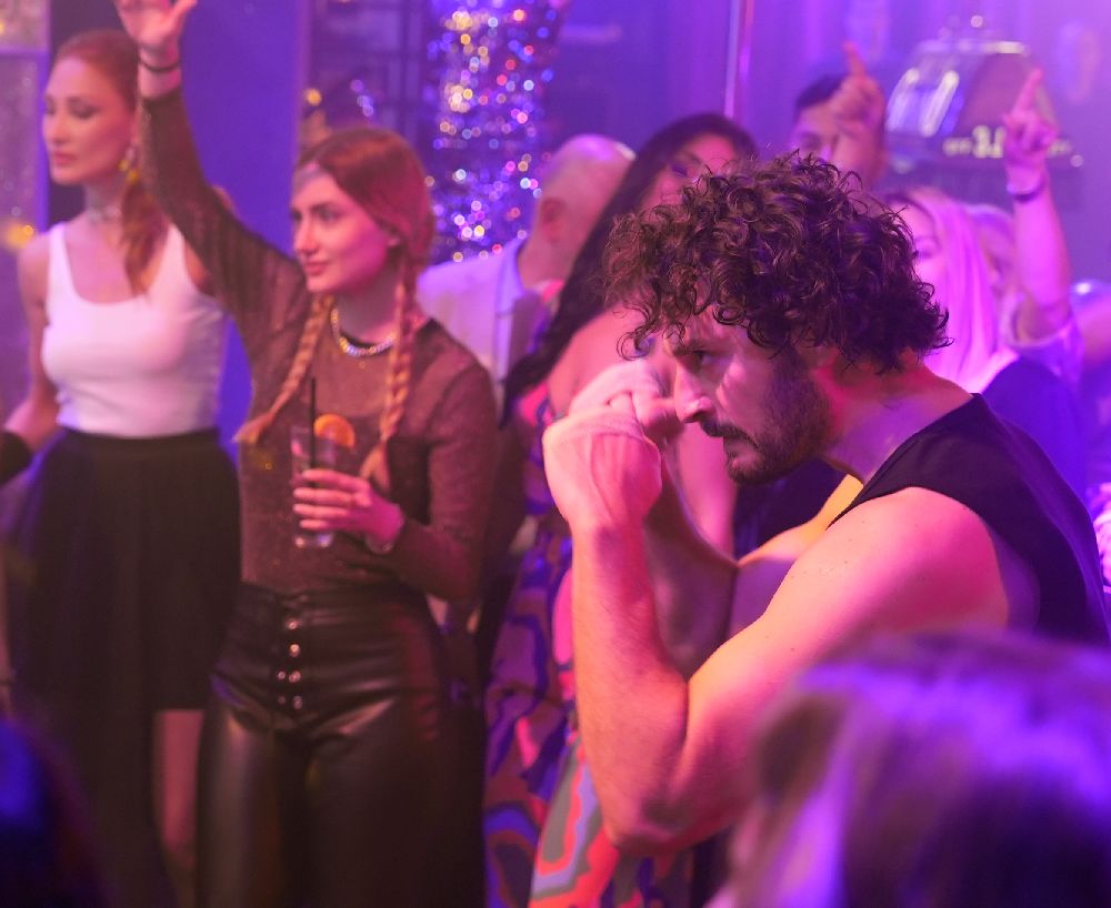 ‘Zamanın Kapıları’nın setinden ilk kareler paylaşıldı