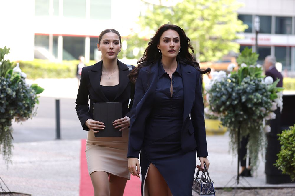 ‘Zamanın Kapıları’nın setinden ilk kareler paylaşıldı