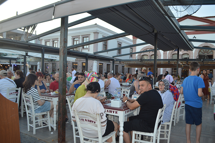 Ayvalık'ın nüfusu bayramda 1 milyona yaklaştı