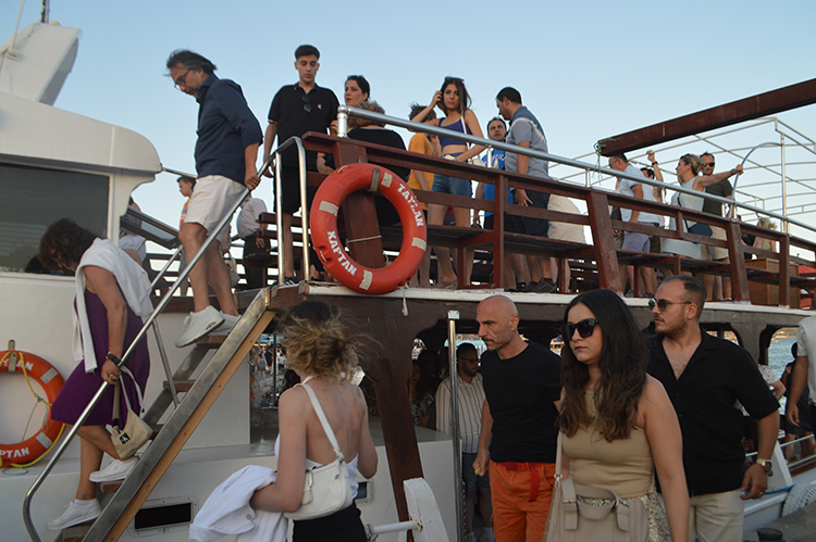 Ayvalık'ın nüfusu bayramda 1 milyona yaklaştı