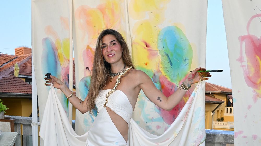 Çağdaş sanatçı Sedef Gali’den canlı performans