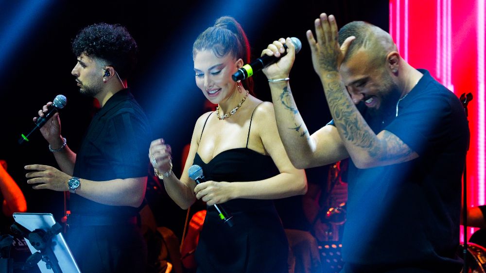 Ebru Yaşar gazinosu!