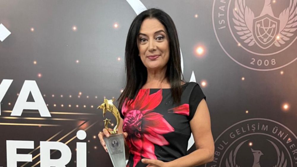 'En İyi Kadın TV Dizi Oyuncusu' ödülünü alan Veda Yurtsever'den eğitim mesajı!