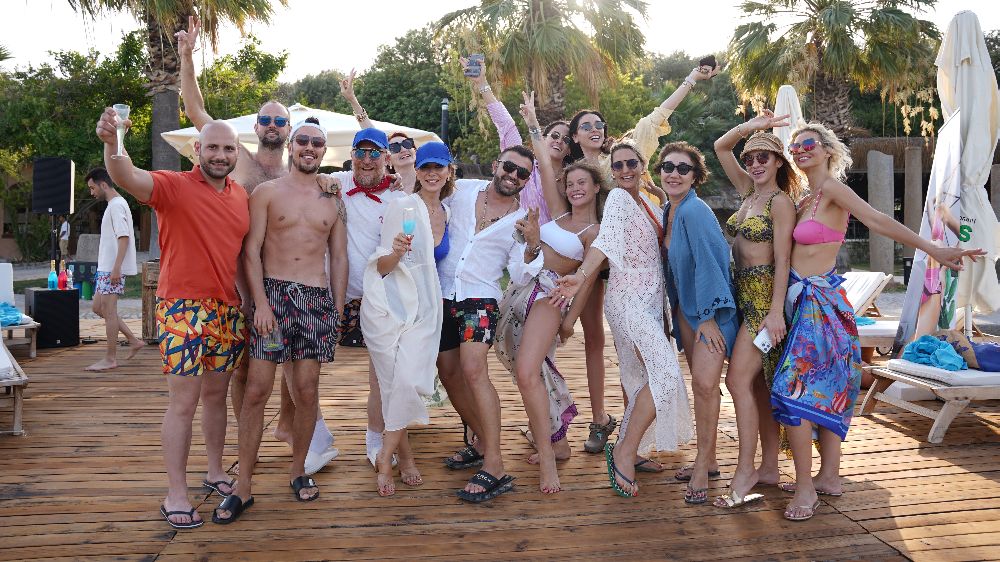 Yağmur Kalyoncu’nun davetine ünlü akını