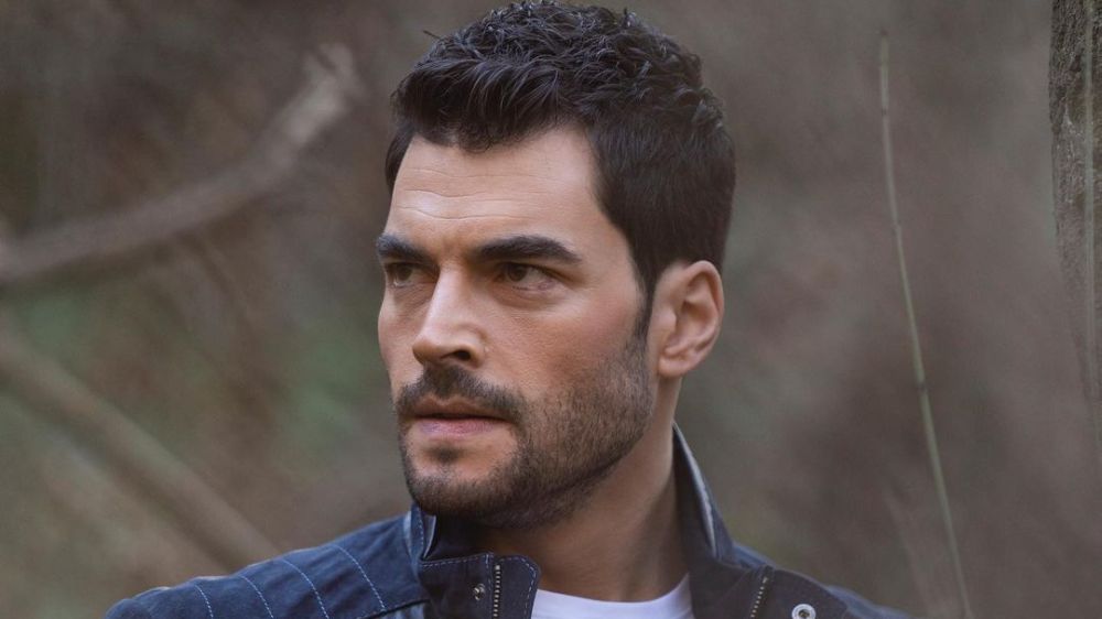 Akın Akınözü'nden annesinin vefatı sonrası teşekkür paylaşımı