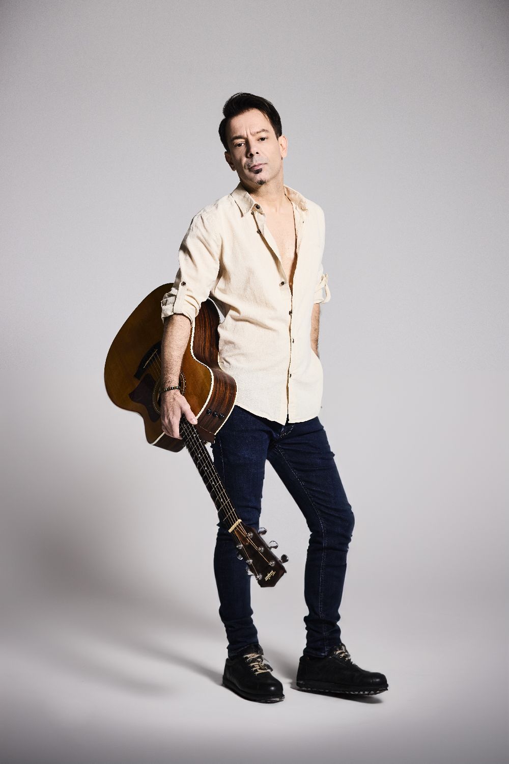 Emrah Demiralp’ten ‘’Aşk Her Şeyi Yener’’