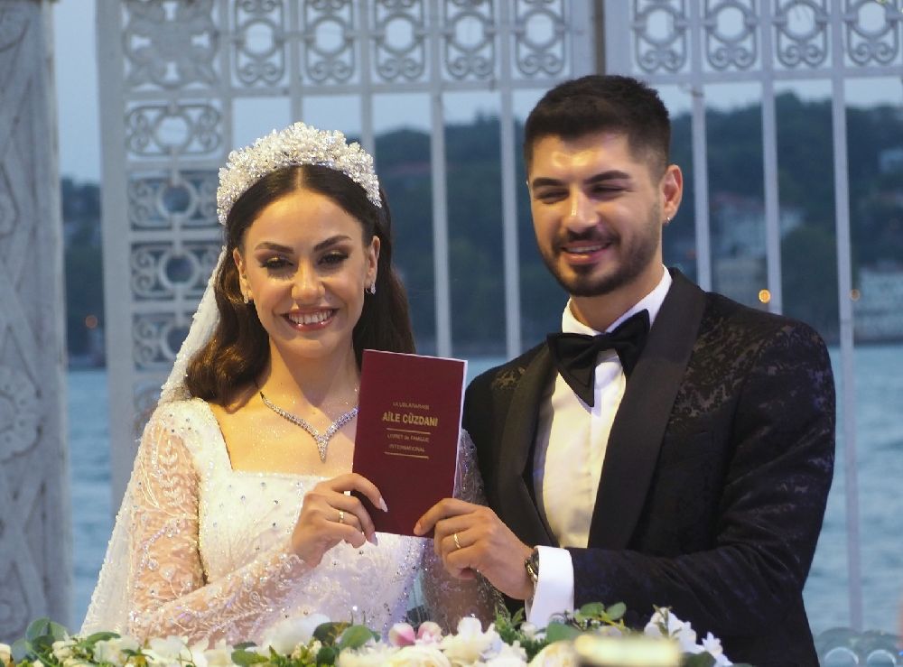 Eren Deli ve Ayşe Tan dünyaevine girdi