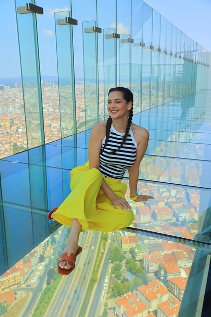 Gülsim Ali İstanbul'u zirveden izledi!