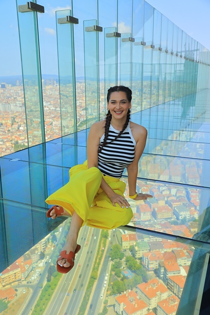 Gülsim Ali İstanbul'u zirveden izledi!