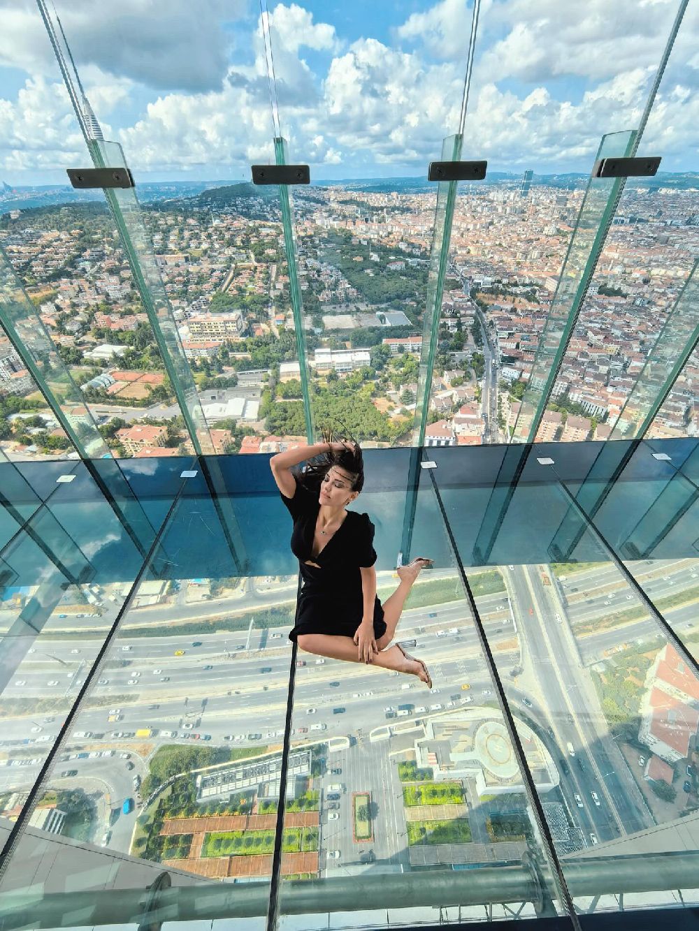 Tuvana Türkay yürekleri ağza getirdi