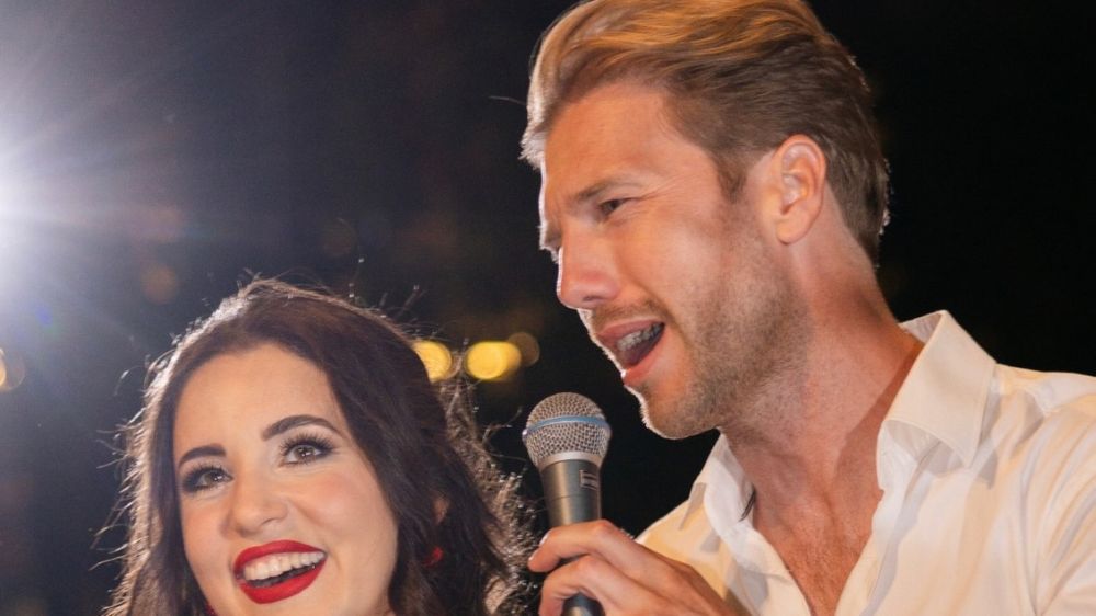 Ünlü şarkıcı Karsu sevgilisi Mike Schrama ile evleniyor