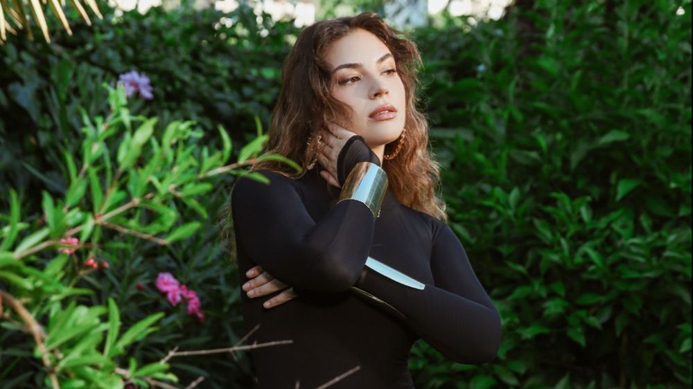 “Aşkısına” klibi en çok izlenenlerde zirve yolunda