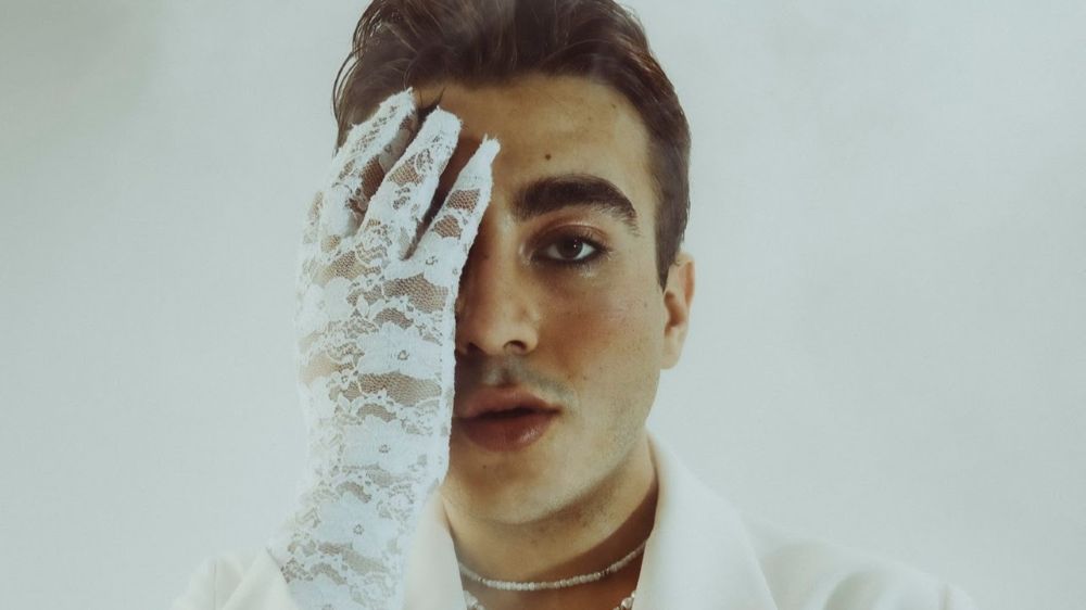 Mert Berkay’dan duygusal bir şarkı