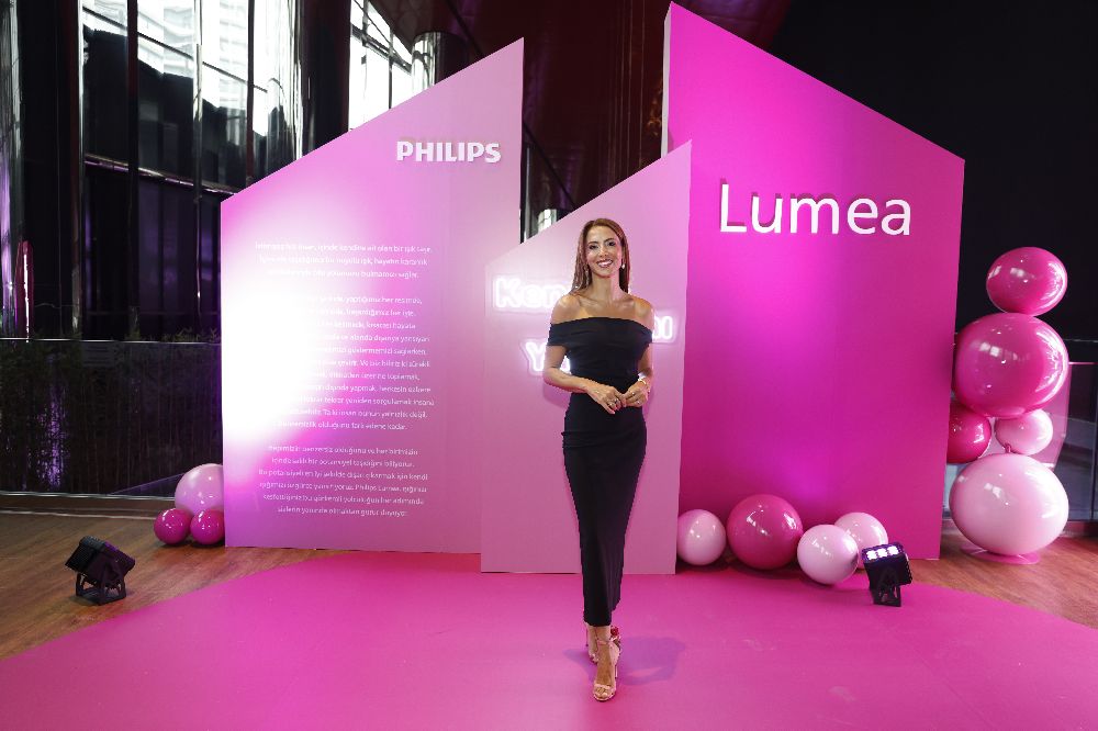 "Philips Lumea ile Kendi Işığını Yansıt" gecesi ünlü isimlerin de katılımıyla gerçekleşti