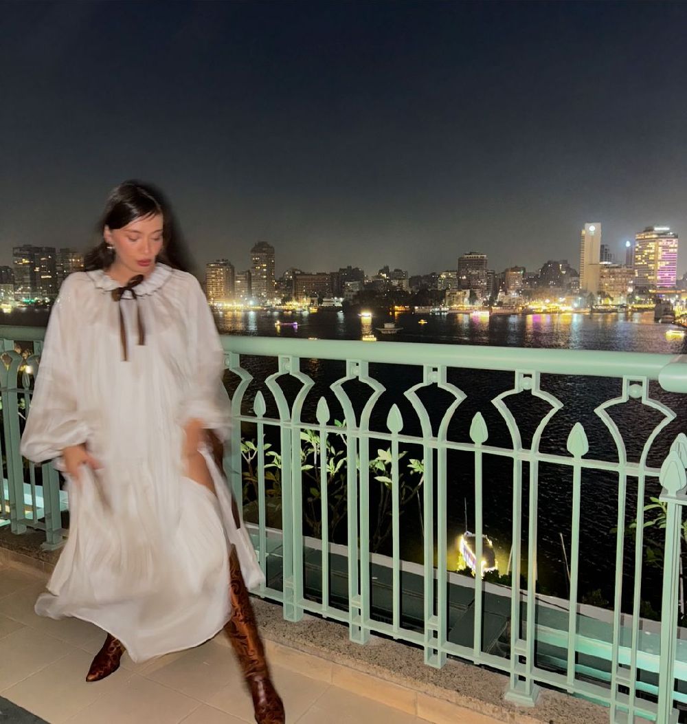 Bebek bekleyen Neslihan Atagül'den karnı burnunda pozlar