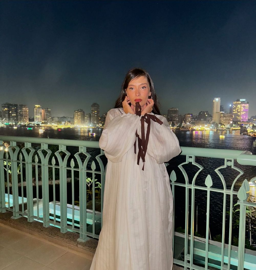 Bebek bekleyen Neslihan Atagül'den karnı burnunda pozlar