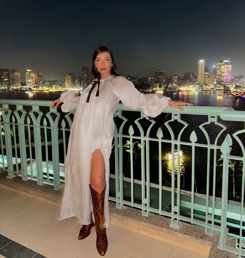 Bebek bekleyen Neslihan Atagül'den karnı burnunda pozlar