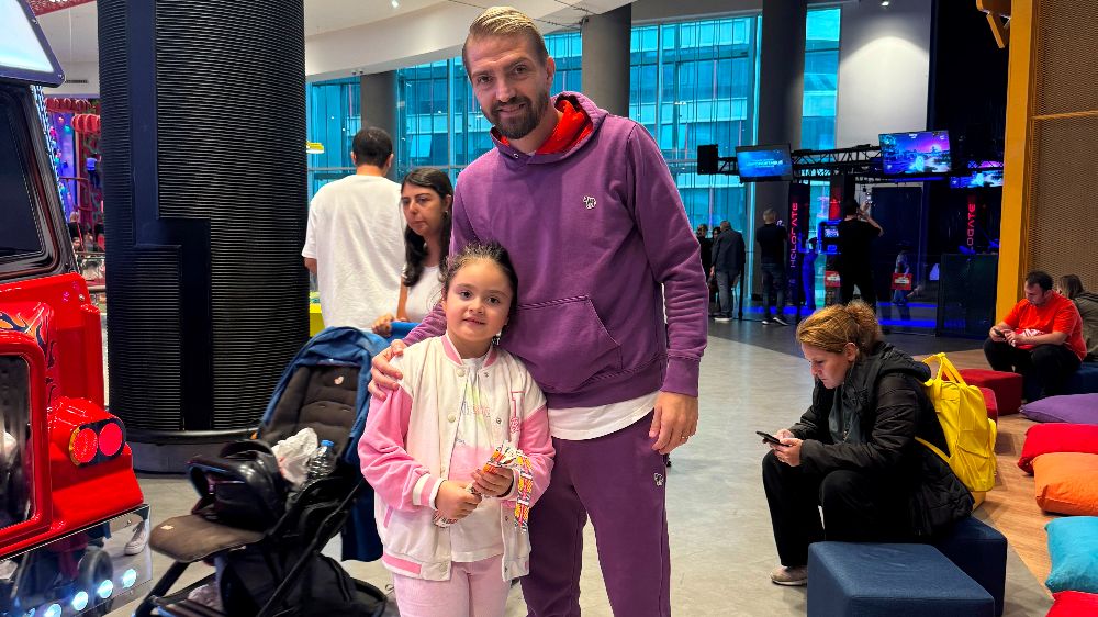 Caner Erkin kızı Mihran Ela ile oyunlar oynadı!