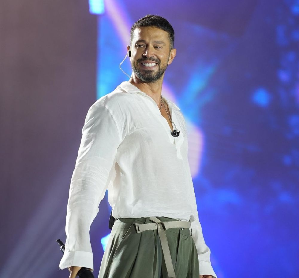 Konseri sırasında fırlatılan yabancı cisim yüzüne gelen Murat Boz'dan açıklama geldi!