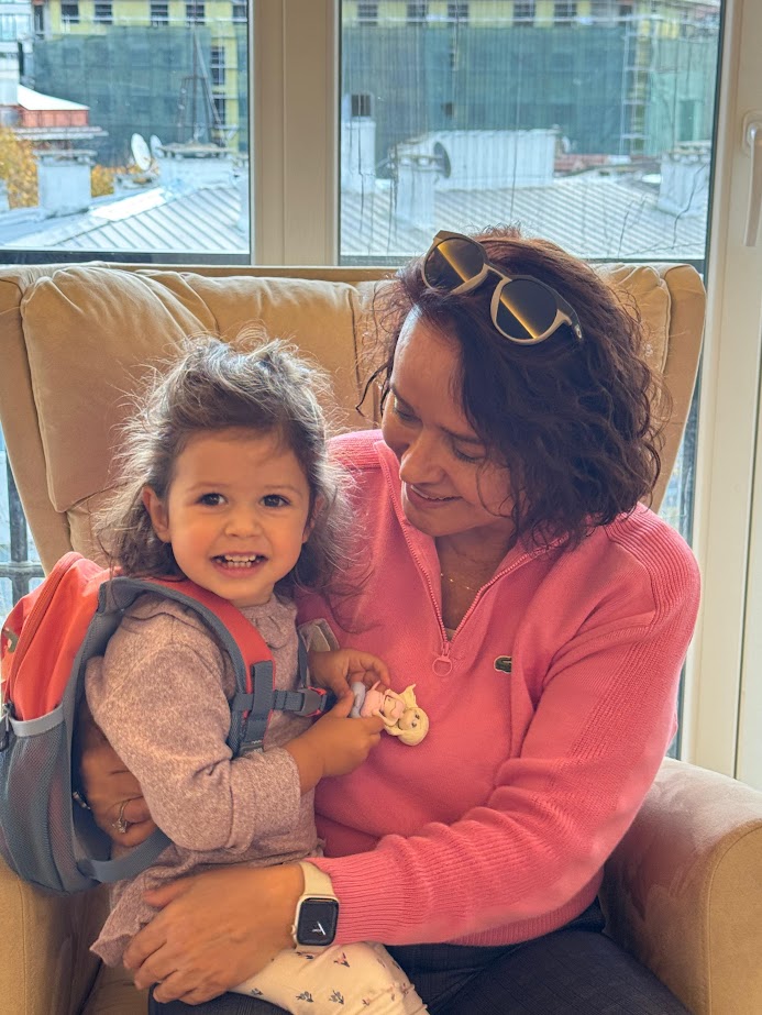 Müjde Ar kardeşi Mehtap Ar'ın torunu Defne için Londra'ya gidiyor!