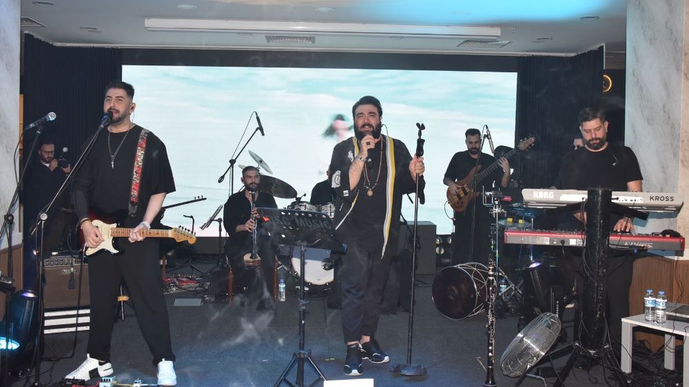 Sakiler İstanbul’da hayranlarıyla buluştu