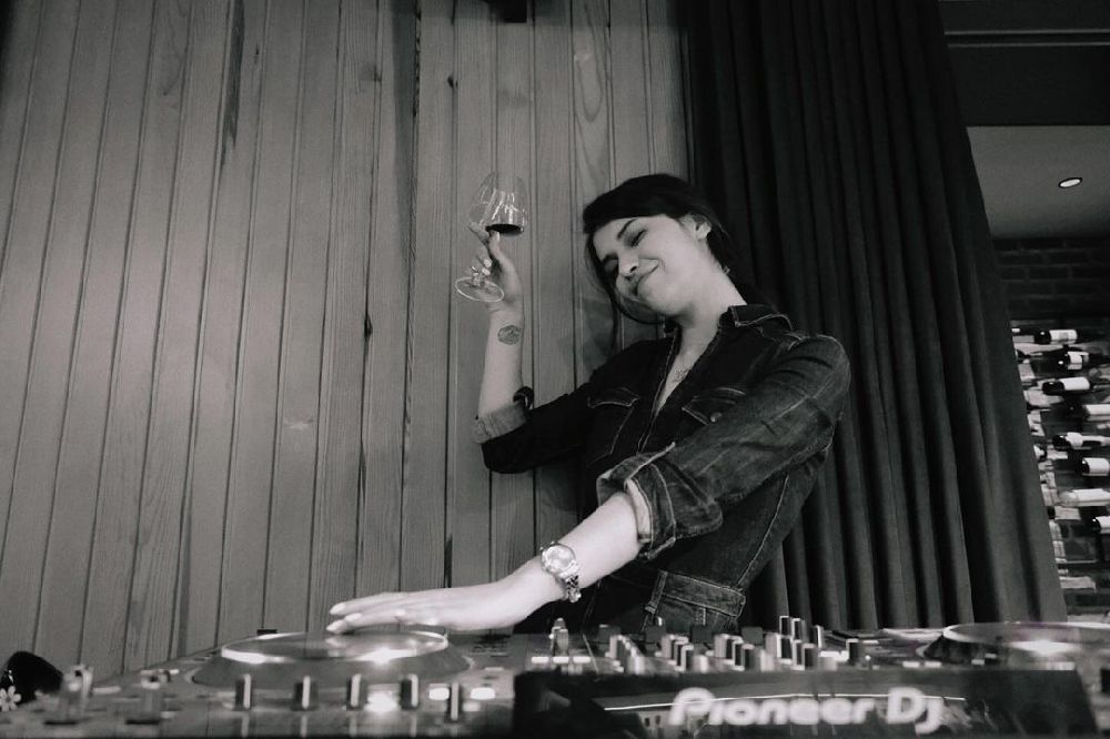 Ünlü çift Devrim Özkan ile Lucas Torreira aşka geldi