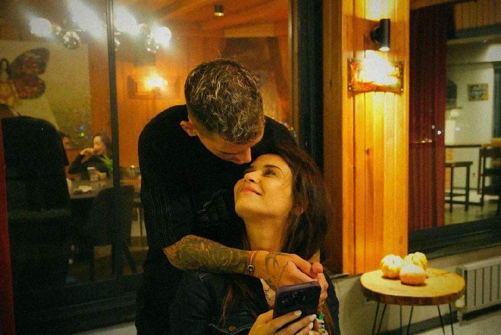 Ünlü çift Devrim Özkan ile Lucas Torreira aşka geldi