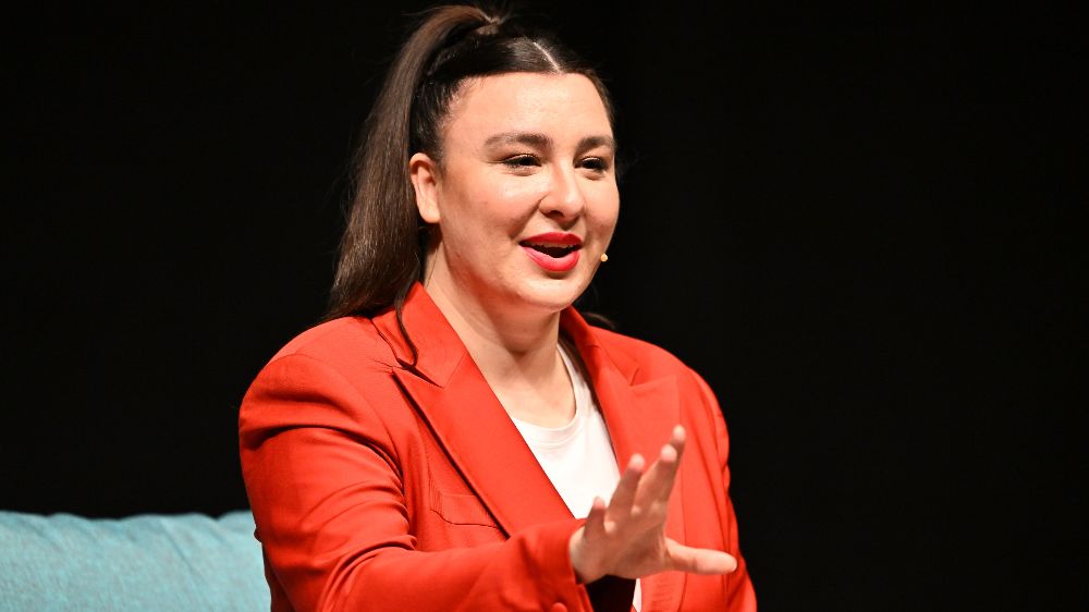 Yasemin Sakallıoğlu: Sezonu açıyorum mizah mühendislerim