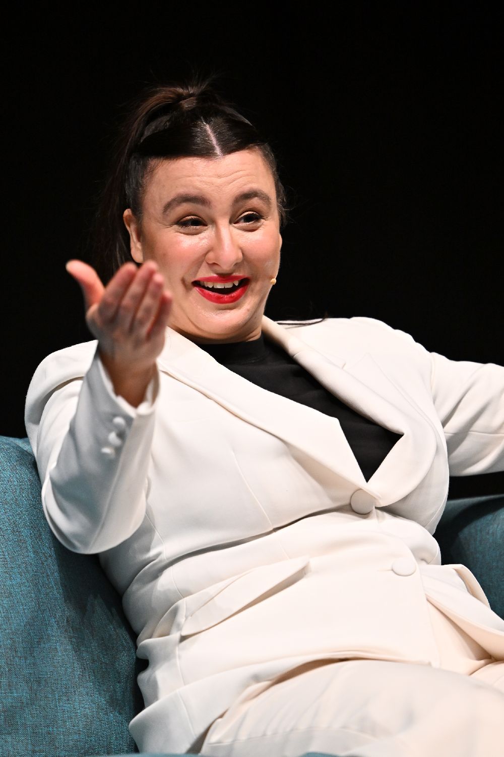 Yasemin Sakallıoğlu: Sezonu açıyorum mizah mühendislerim