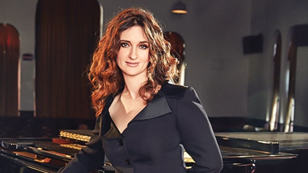 Anjelika Akbar’dan barış ve dostluk çağrısı