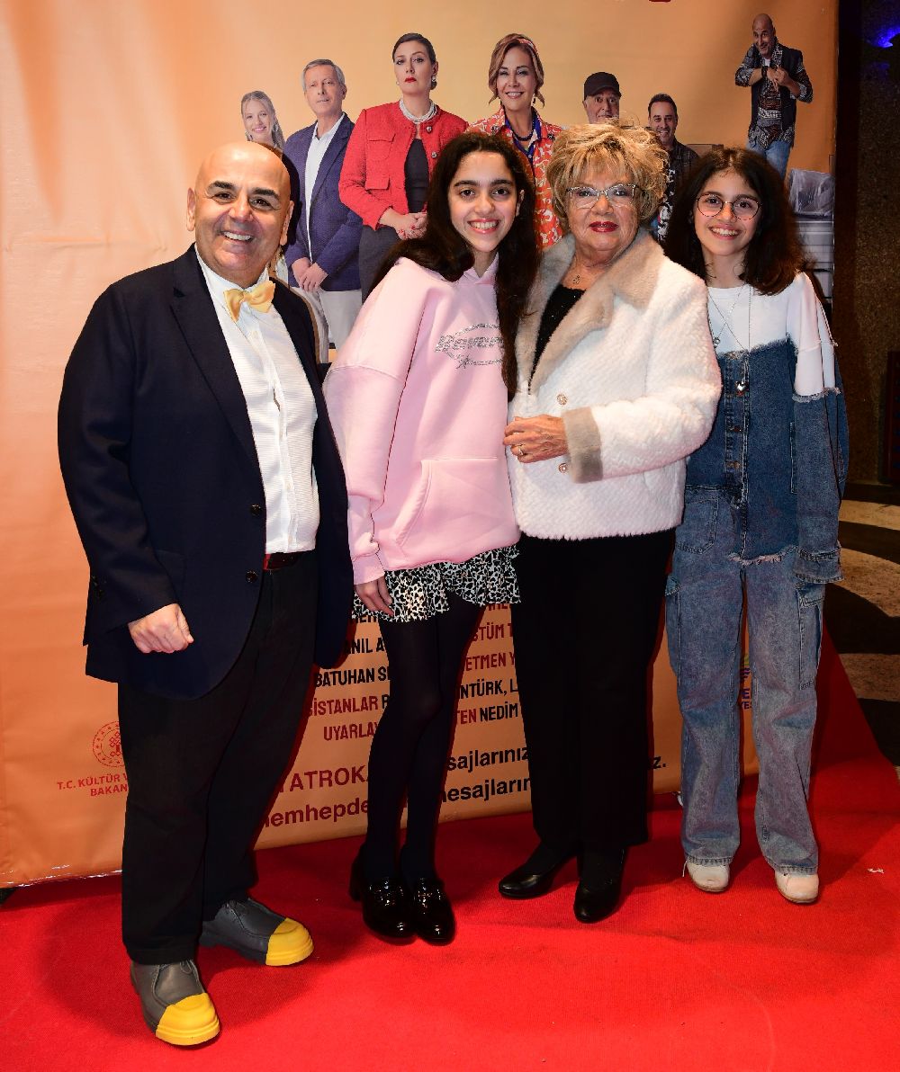 “Annem Hep Derdi Ki” komedisinin galası yapıldı