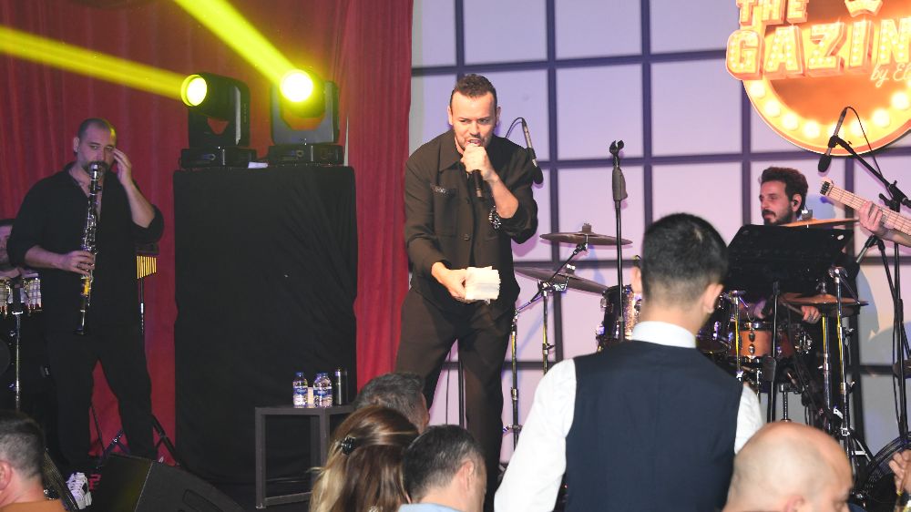 Bu piyasada o ücretleri alacak iki kişi var